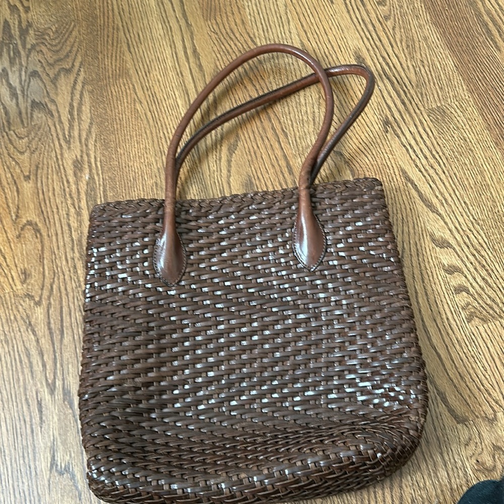 Medium tote bag- made in Italy. Genuine leather.